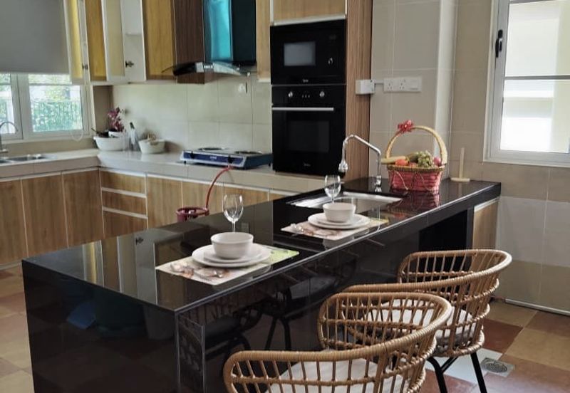 Kiara Peak (Puncak Kiara)