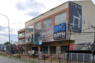 Jinjang selatan 3sty shop Facing Main Road , kepong , Jalan Kuching,