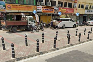 Taman Kampung Batu Facing Main Road 2 sty Shop For Sale