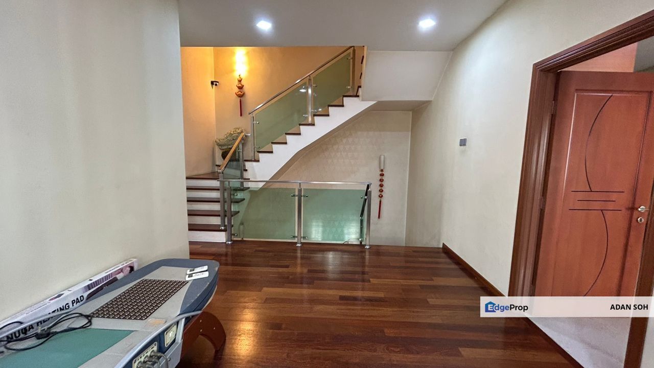 Taman Seri Bukit Segambut 3 storey End Lot House , With extra land, Kuala Lumpur, Segambut