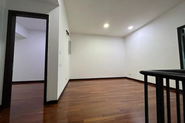 Duta Villa, Setia Alam