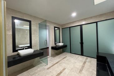 Duta Villa, Setia Alam