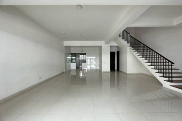 Duta Villa, Setia Alam