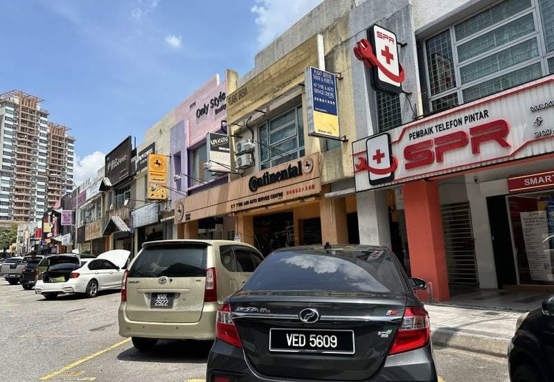 Jalan Kuchai Lama