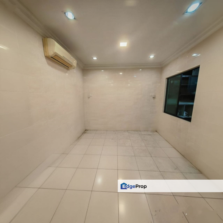 Taman Kepong Double Storey End Lot House For Sale , Free Hold, Kuala Lumpur, Kepong