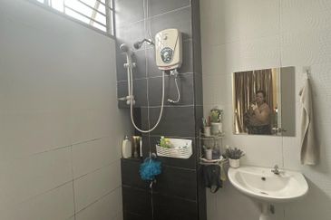 Jalan Setia Tropika 9