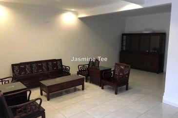 Spacious, well kept house, close to city centre, near to Ampang Point Shopping centre