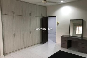 Spacious, well kept house, close to city centre, near to Ampang Point Shopping centre