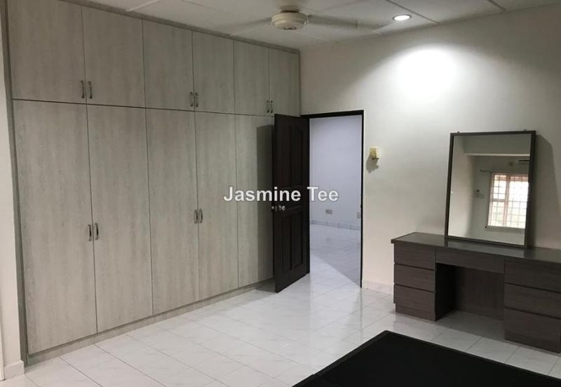 Spacious, well kept house, close to city centre, near to Ampang Point Shopping centre