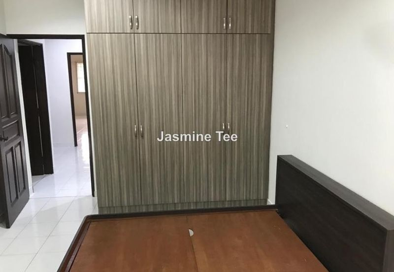 Spacious, well kept house, close to city centre, near to Ampang Point Shopping centre