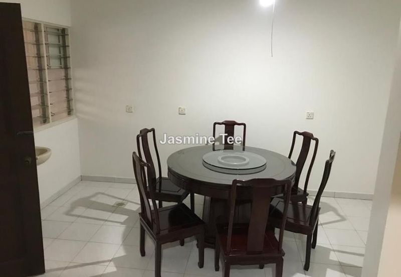 Spacious, well kept house, close to city centre, near to Ampang Point Shopping centre
