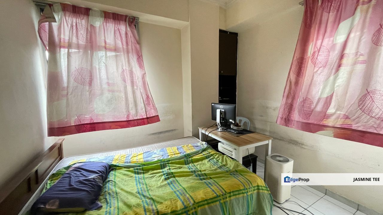 Opposite Ampang Point Shopping Centre, Close to many shops, Selangor, Ampang