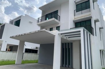 [ Bungalow ] Villa 33 Bukit Manda'rina Taman Connaught Alam damai