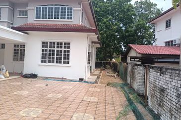 Seksyen 7 Shah Alam Non Bumi Lot Big Semi Detached 2 Storey ELITE guarded and gated 