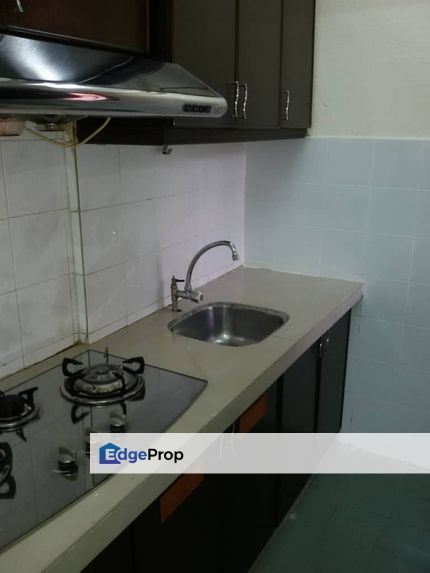 Sri Kemuning Apartment first floor 3 bedrooms , Selangor, Kota Kemuning