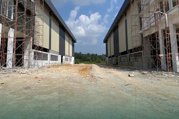 New Semi D Factory Bandar Puncak Alam