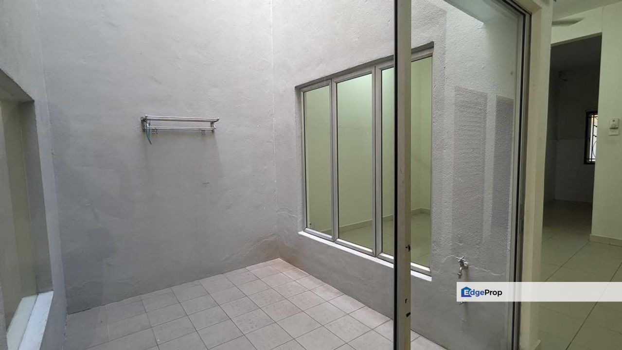 4 Bedrooms Gated Guarded House Laman Seri Shah Alam Selangor, Selangor, Shah Alam