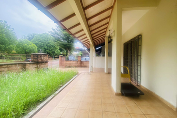 Corner House Bukit Jelutong 