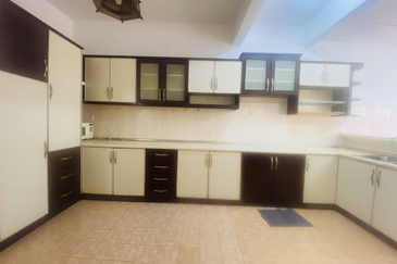 Corner House Bukit Jelutong 