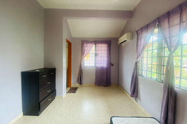 Corner House Bukit Jelutong 