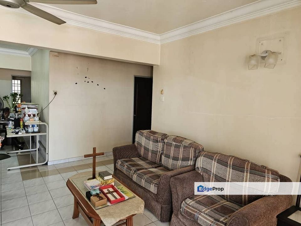 Golden Villa Apartment @ Taman Sejahtera Klang CORNER with Pool View , Selangor, Shah Alam