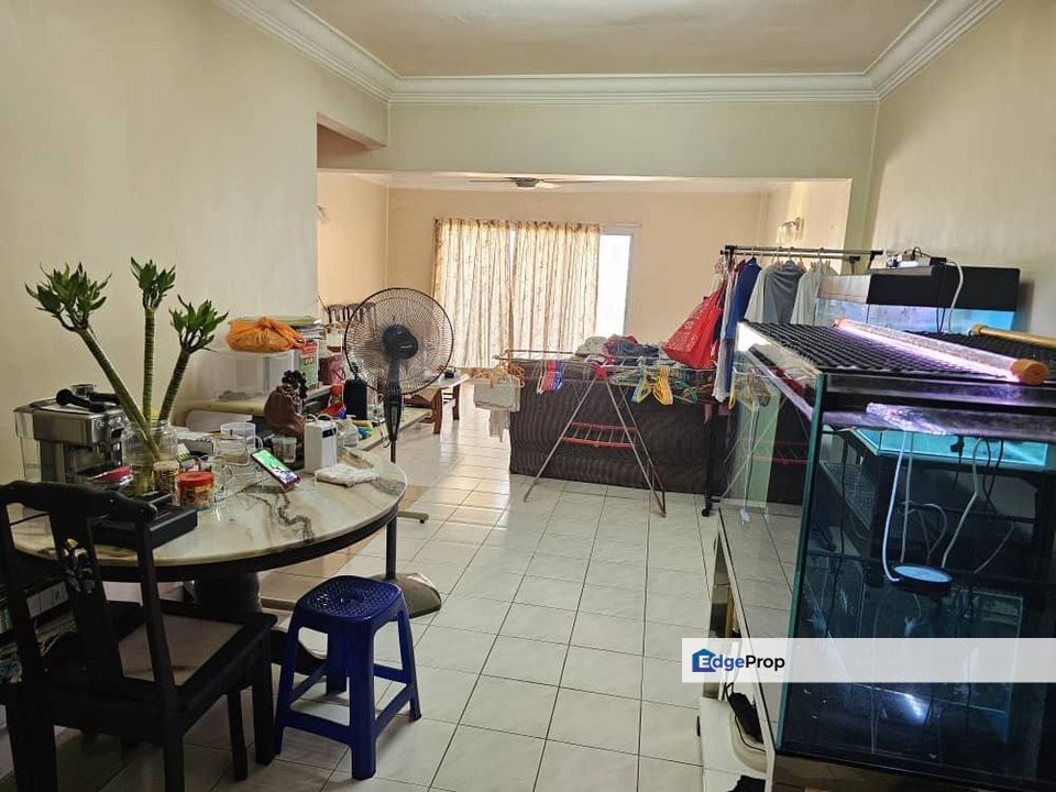 Golden Villa Apartment @ Taman Sejahtera Klang CORNER with Pool View , Selangor, Shah Alam