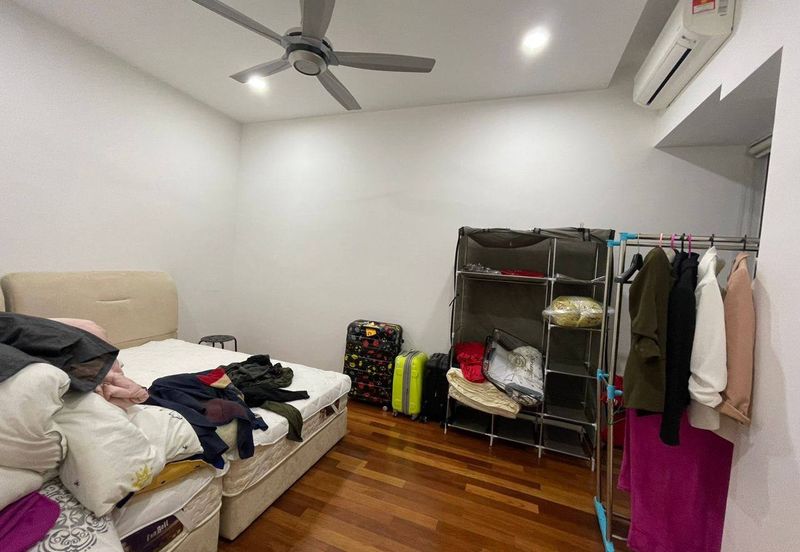 Renai Jelutong Residences