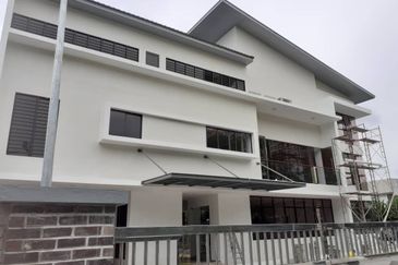 Taman Tampoi Indah, Tampoi - Multipurpose Hall / Big Office Space - FOR RENT !