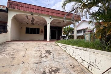 Taman Sunrise Park, Kluang - Single Storey Semi D, FOR SALE !