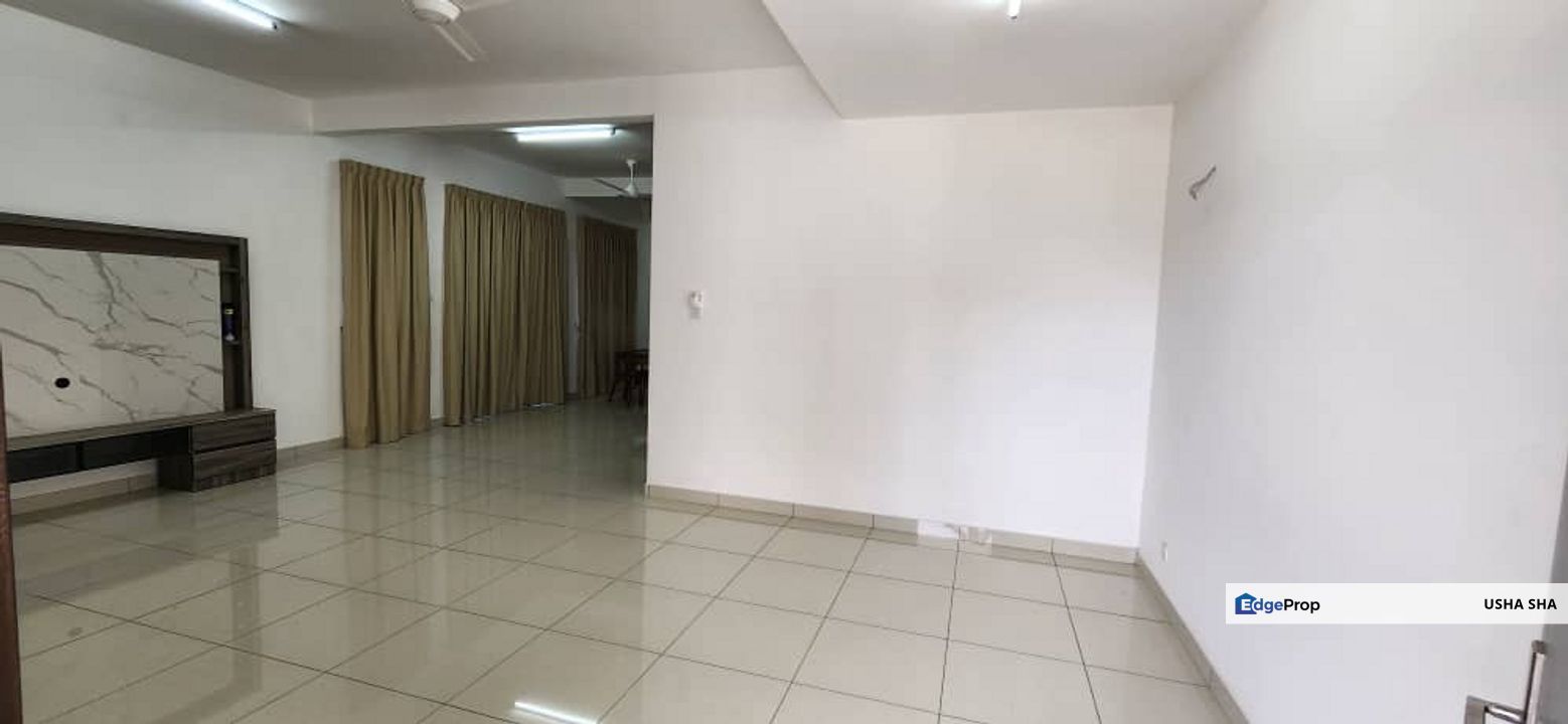 Bandar Cemerlang, Ulu Tiram - Double Storey End Lot with Extra Land, Nice Well Maintained Unit FOR SALE !, Johor, Ulu Tiram