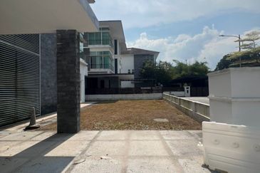 Jalan Straits View 8