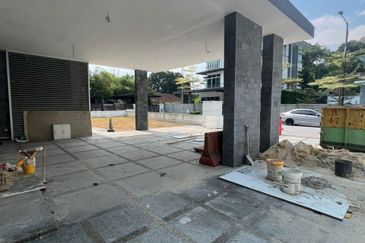 Jalan Straits View 8