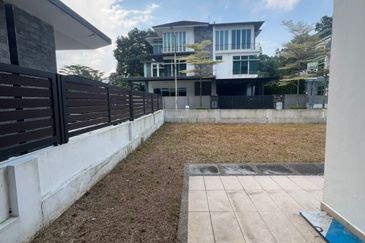 Jalan Straits View 8