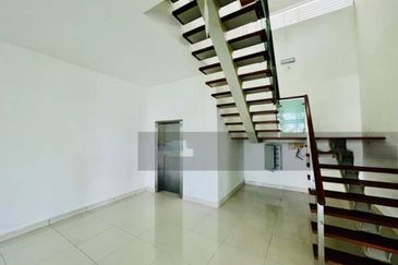 Jalan Straits View 8