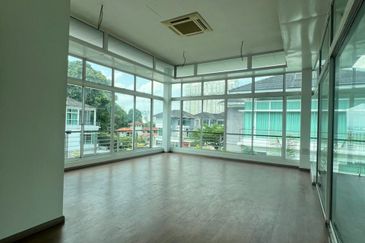 Jalan Straits View 8