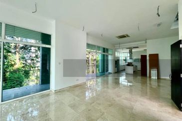 Jalan Straits View 8