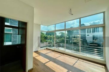 Jalan Straits View 8