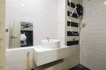 D'Summit Residences @ Kempas Utama