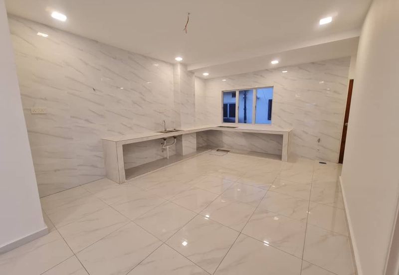 Double Storey Corner 41x65, Renovated. Kg Jawa 