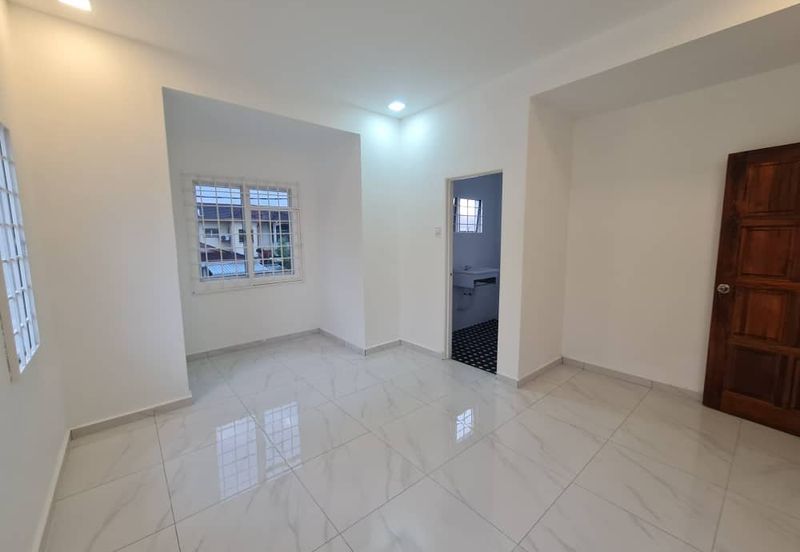 Double Storey Corner 41x65, Renovated. Kg Jawa 