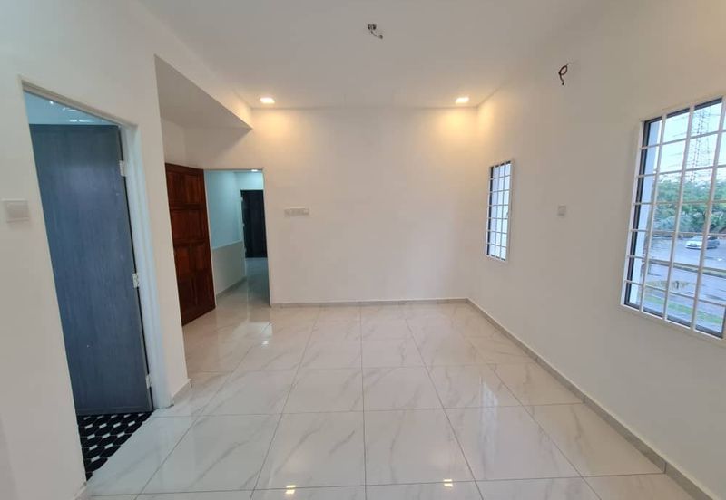 Double Storey Corner 41x65, Renovated. Kg Jawa 