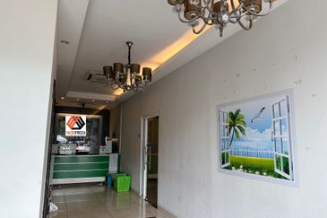 Port Klang 3 Storeys Shop with Hotel For Sale