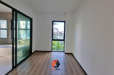 Kristal Court, Seksyen 7