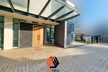 Kristal Court, Seksyen 7