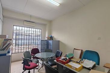 Bayu Tinggi Commercial Centre -Taipan