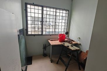 Bayu Tinggi Commercial Centre -Taipan