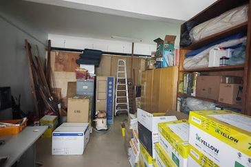 Bayu Tinggi Commercial Centre -Taipan