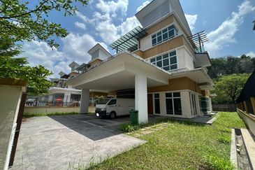 Jalan Suasana, Bandar Tun Hussein Onn