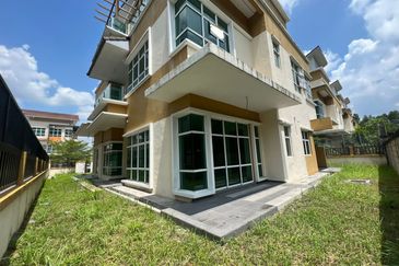 Jalan Suasana, Bandar Tun Hussein Onn