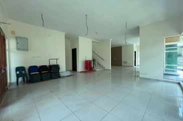 Jalan Suasana, Bandar Tun Hussein Onn